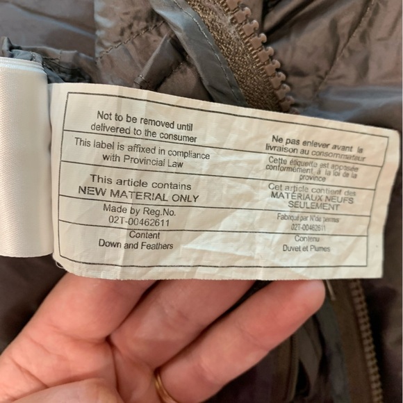 Women’s Tumi Pax Down Puffer Packable Jacket Size Medium Outerwear Lightweight - Picture 12 of 16